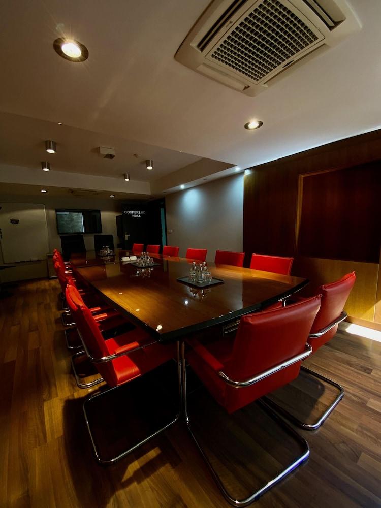Hotel Dolce International สโกเปีย ภายนอก รูปภาพ